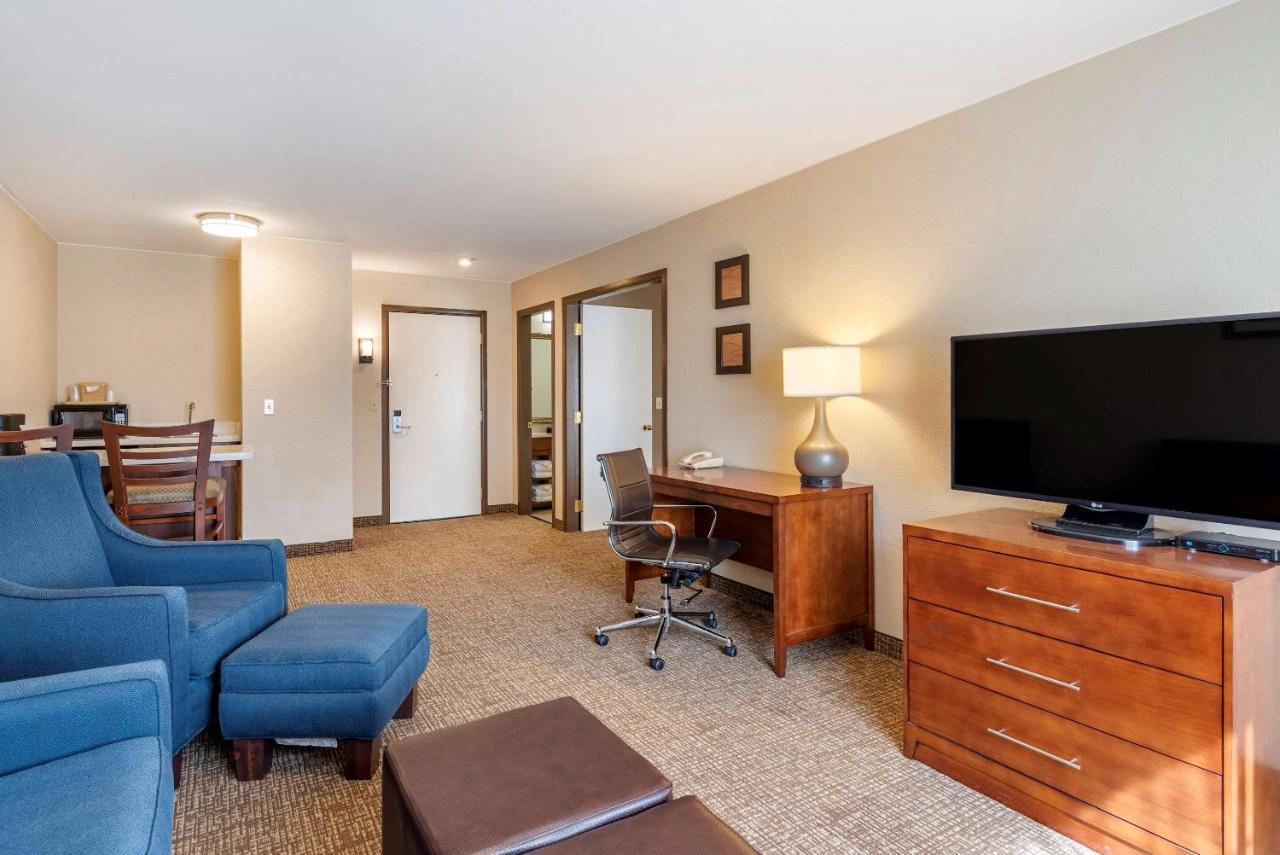 Comfort Inn & Suites Klamath Falls Exterior photo