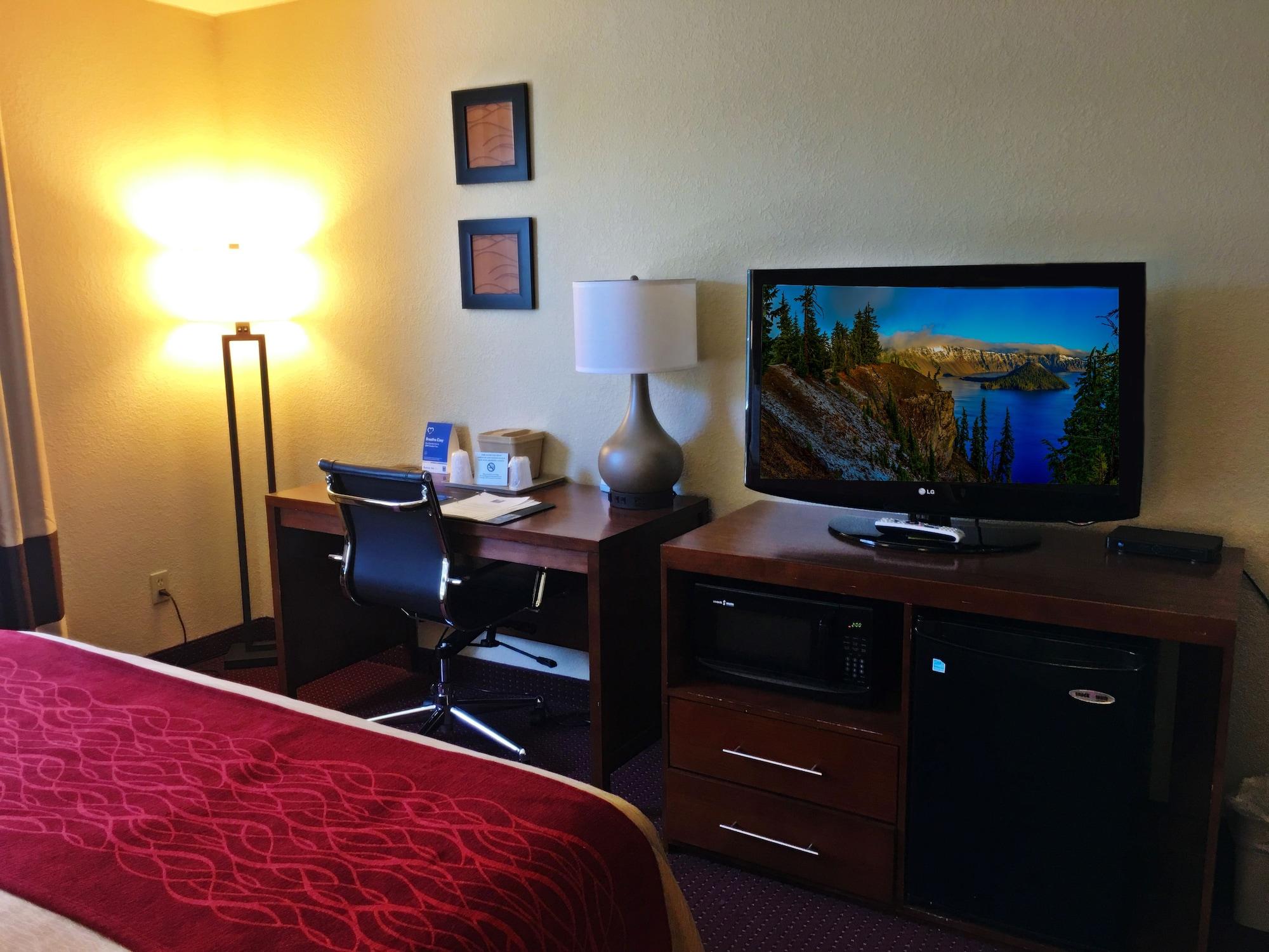 Comfort Inn & Suites Klamath Falls Exterior photo